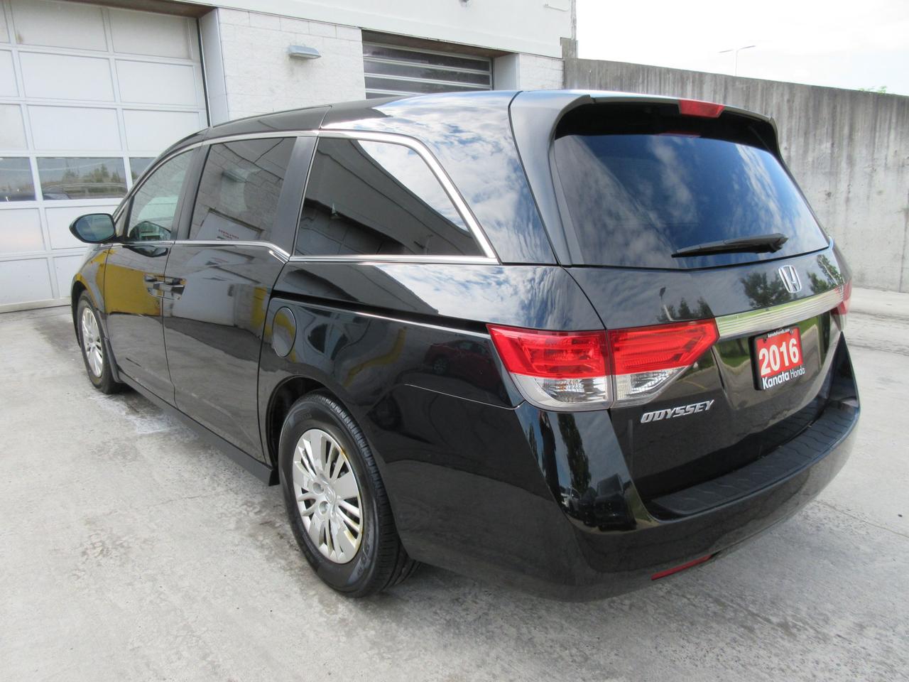 2016 Honda Odyssey LX (A6) Passenger Van Photo3