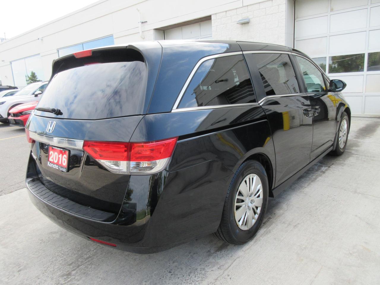 2016 Honda Odyssey LX (A6) Passenger Van Photo