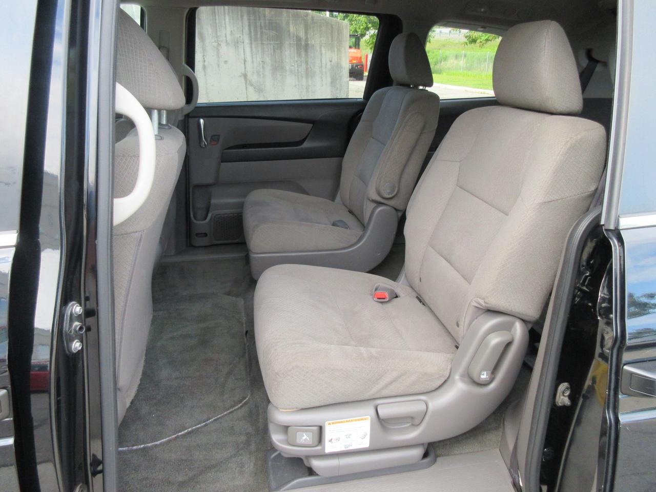 2016 Honda Odyssey LX (A6) Passenger Van Photo