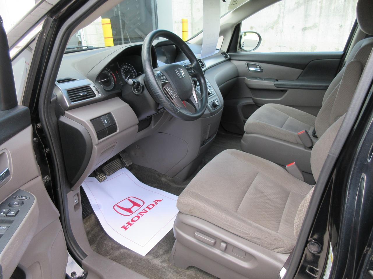 2016 Honda Odyssey LX (A6) Passenger Van Photo