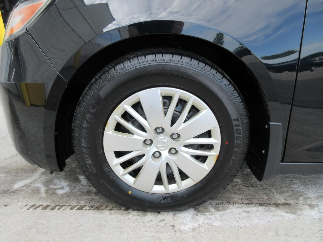 2016 Honda Odyssey LX (A6) Passenger Van Photo