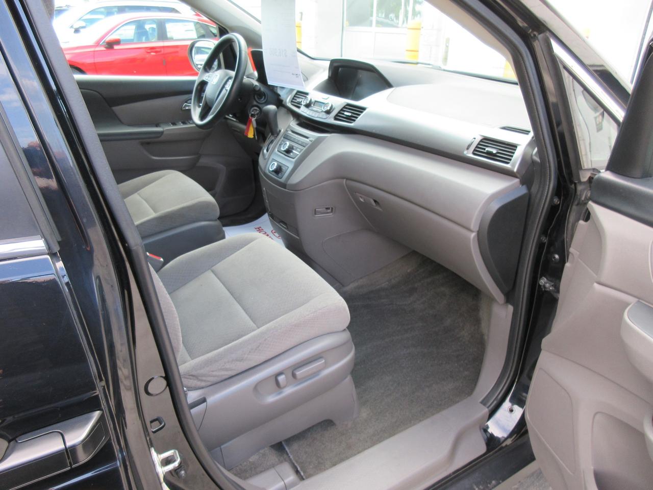 2016 Honda Odyssey LX (A6) Passenger Van Photo