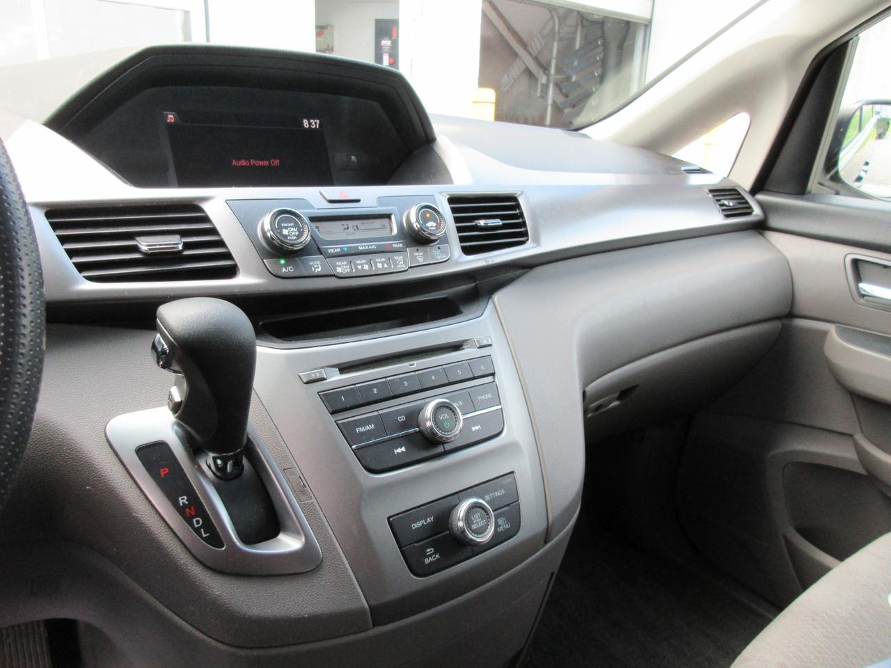 2016 Honda Odyssey LX (A6) Passenger Van Photo