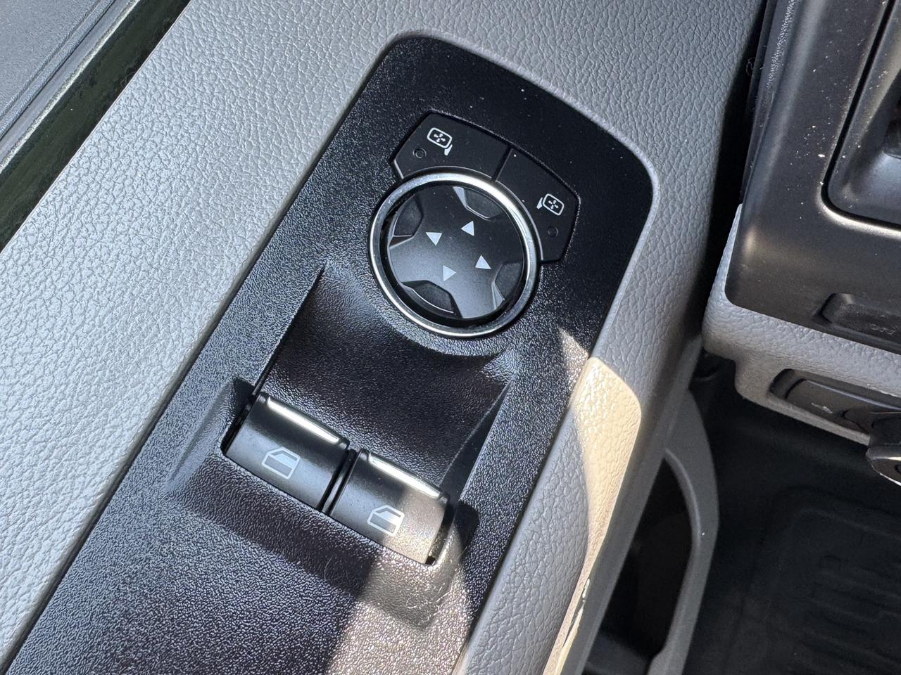 2018 Ford F-150 XL 4WD REG CAB 8' BOX Photo