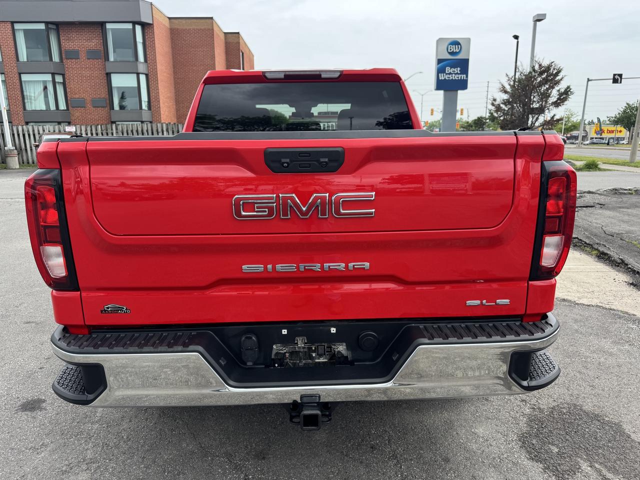 2022 GMC Sierra 1500 4WD Crew Cab 147  SLE Photo3