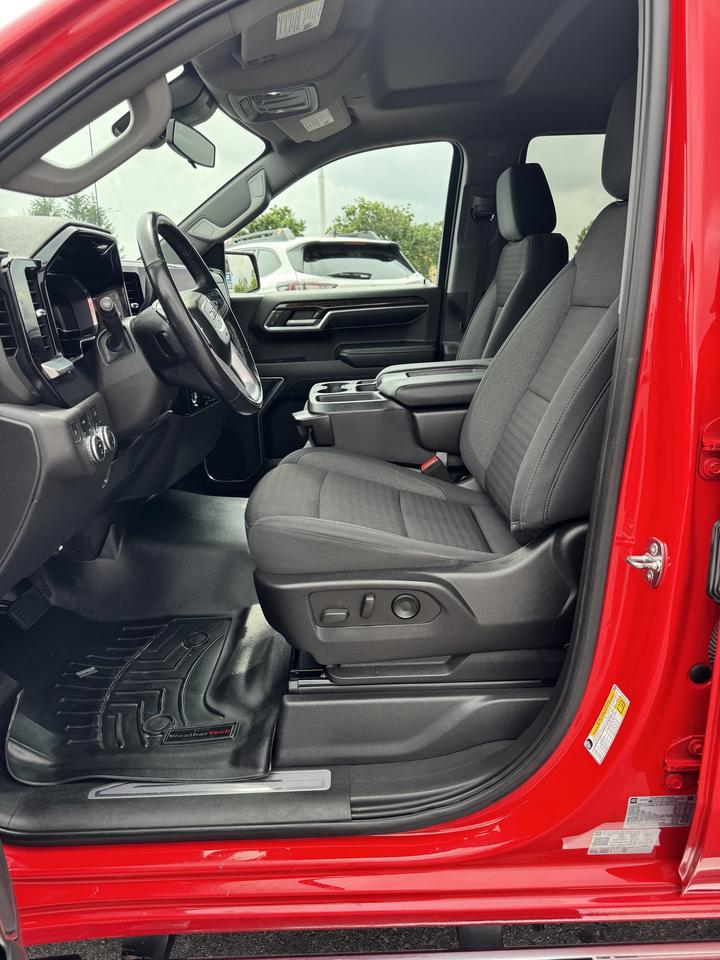2022 GMC Sierra 1500 4WD Crew Cab 147  SLE Photo