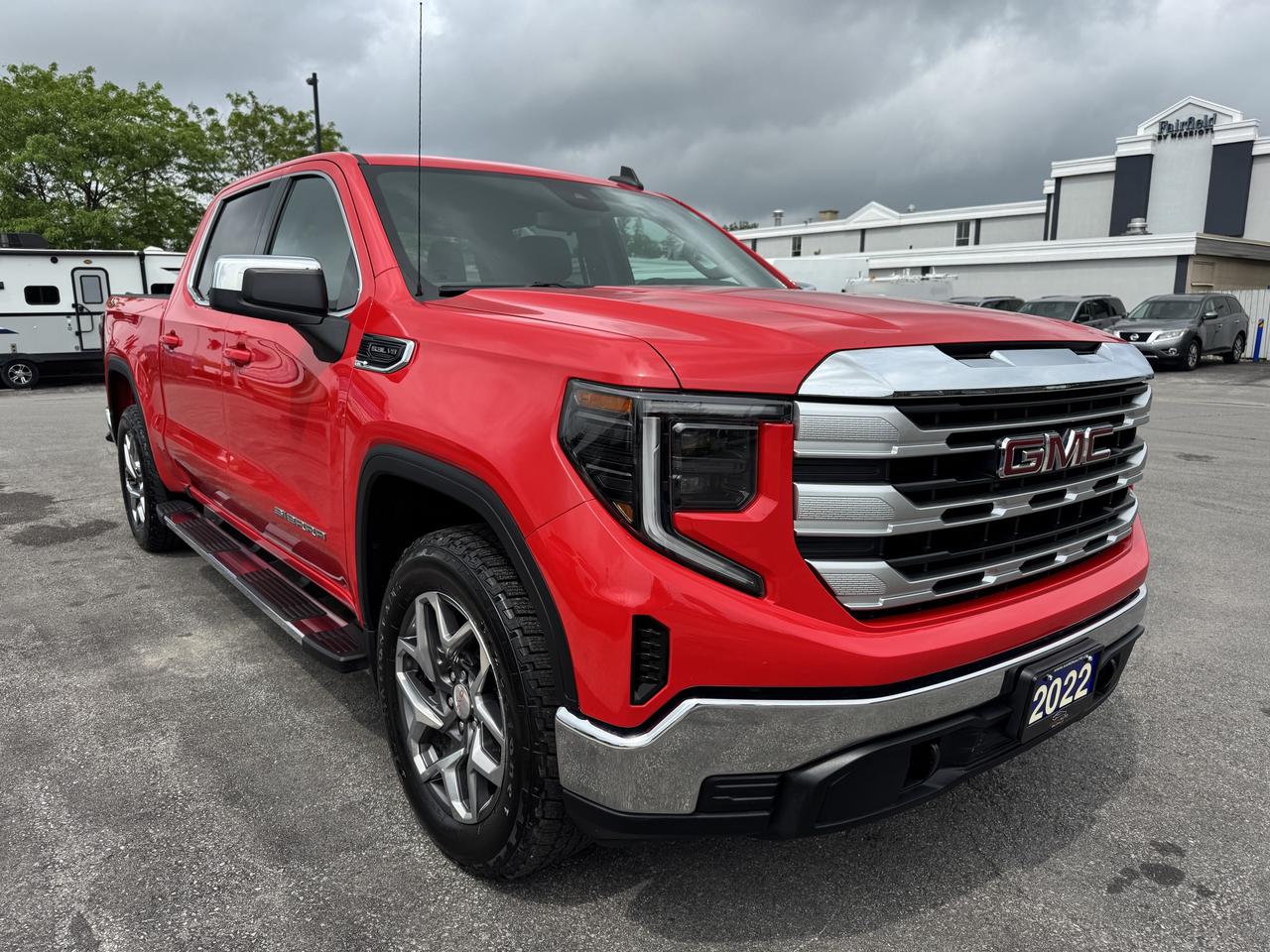2022 GMC Sierra 1500 4WD Crew Cab 147  SLE Photo
