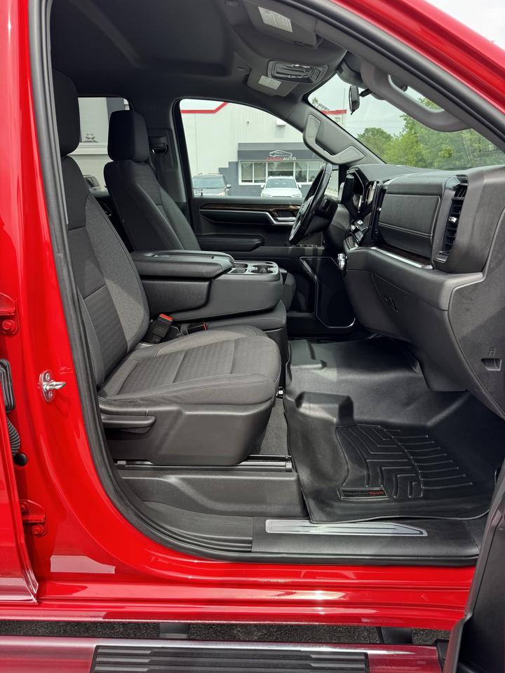 2022 GMC Sierra 1500 4WD Crew Cab 147  SLE Photo