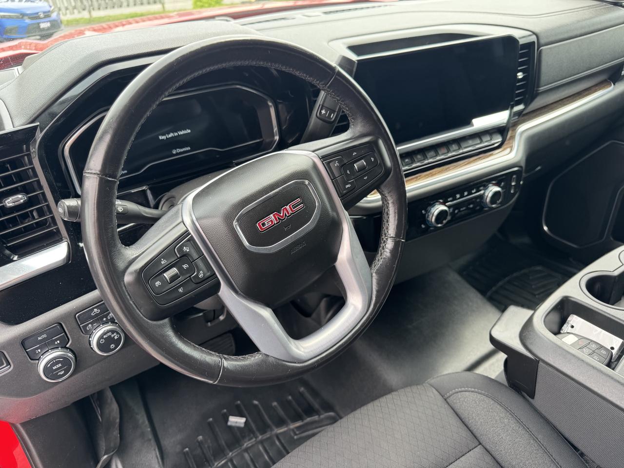 2022 GMC Sierra 1500 4WD Crew Cab 147  SLE Photo