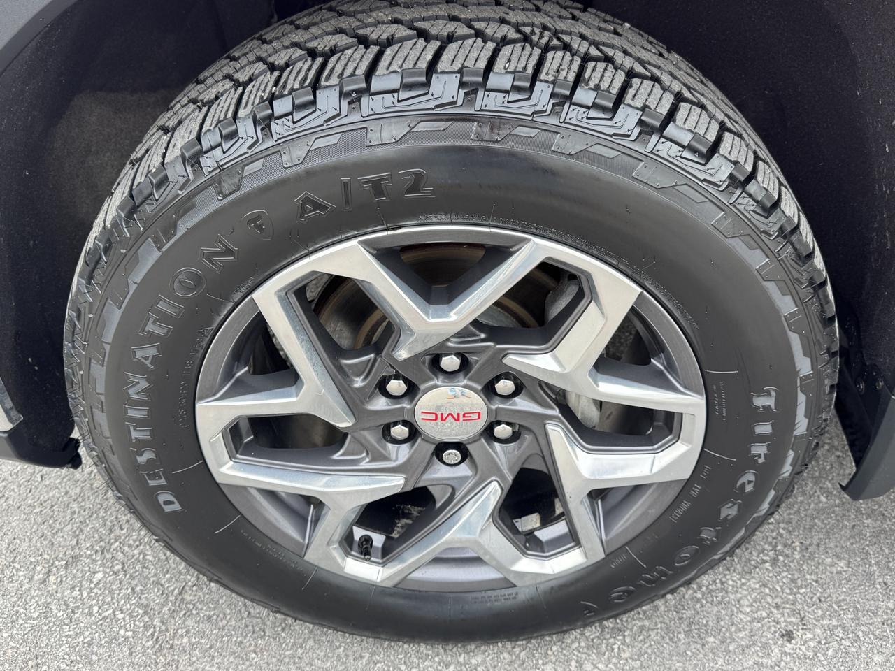 2022 GMC Sierra 1500 4WD Crew Cab 147  SLE Photo