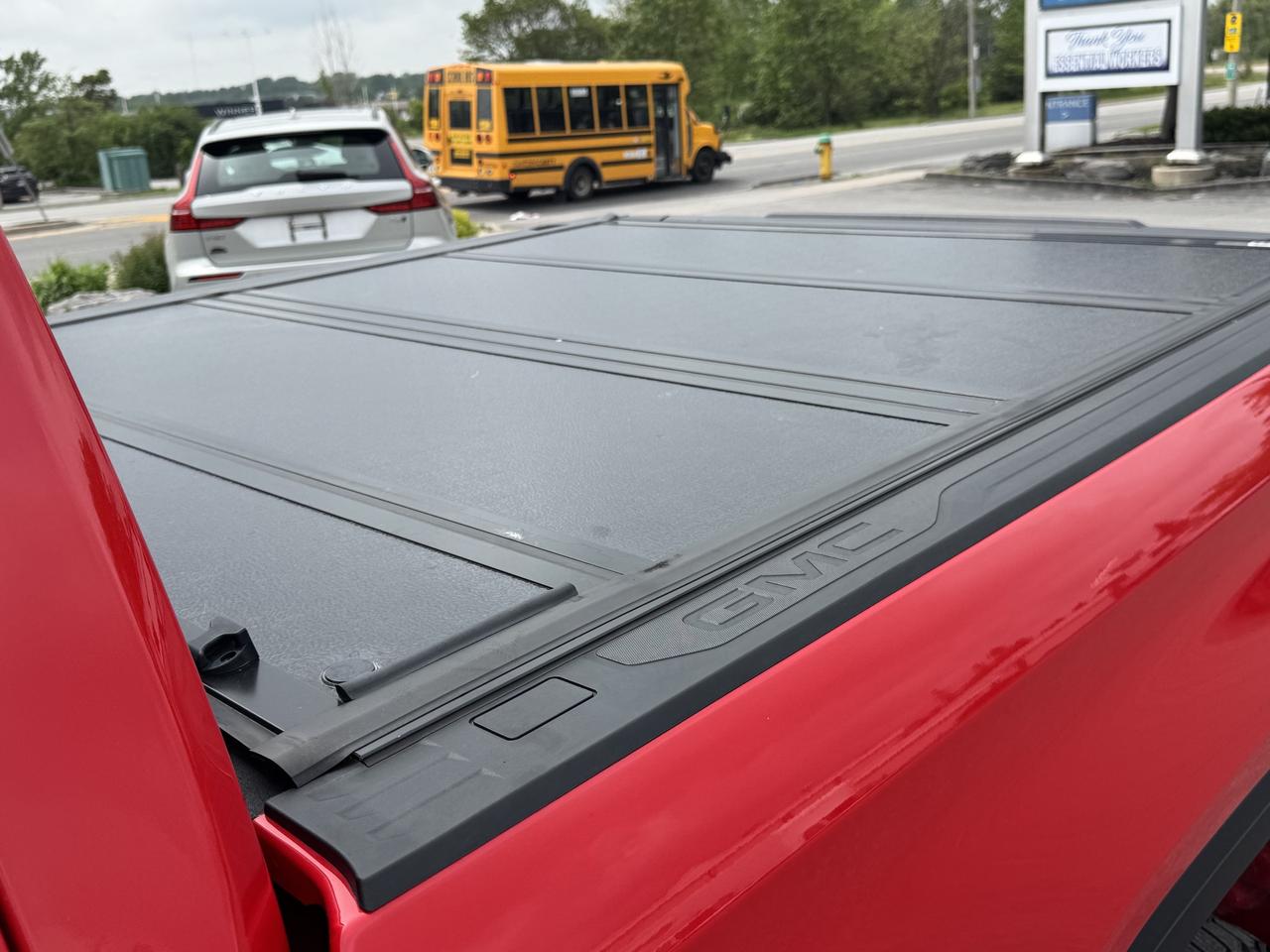 2022 GMC Sierra 1500 4WD Crew Cab 147  SLE Photo