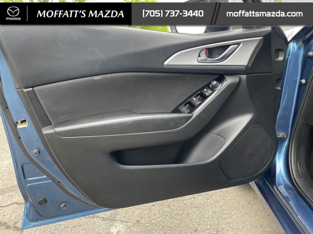 2017 Mazda MAZDA3 GS Photo