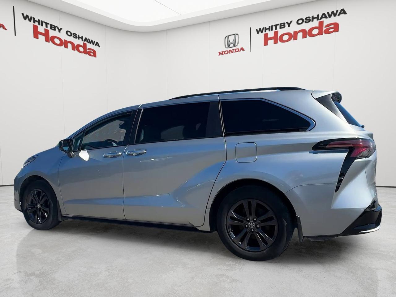 2024 Toyota Sienna  Photo3