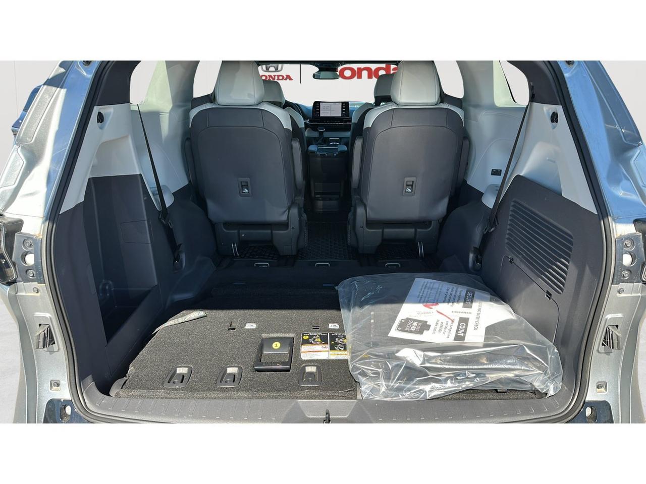 2024 Toyota Sienna  Photo