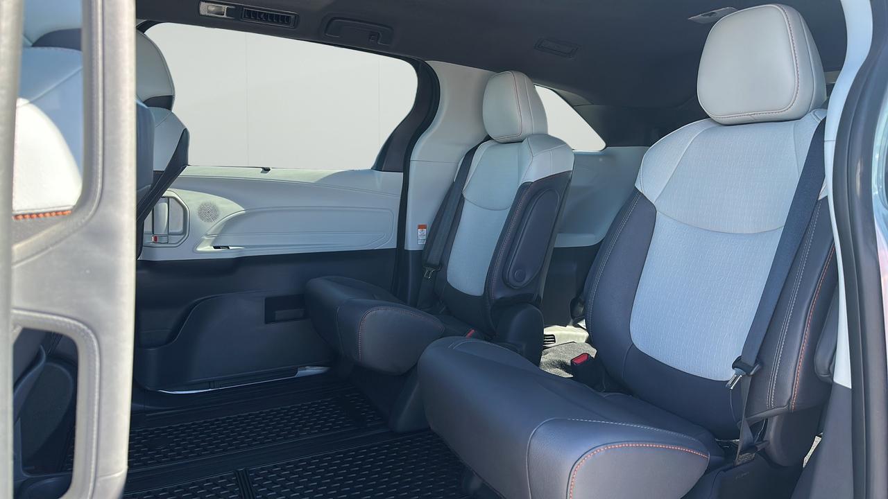 2024 Toyota Sienna  Photo