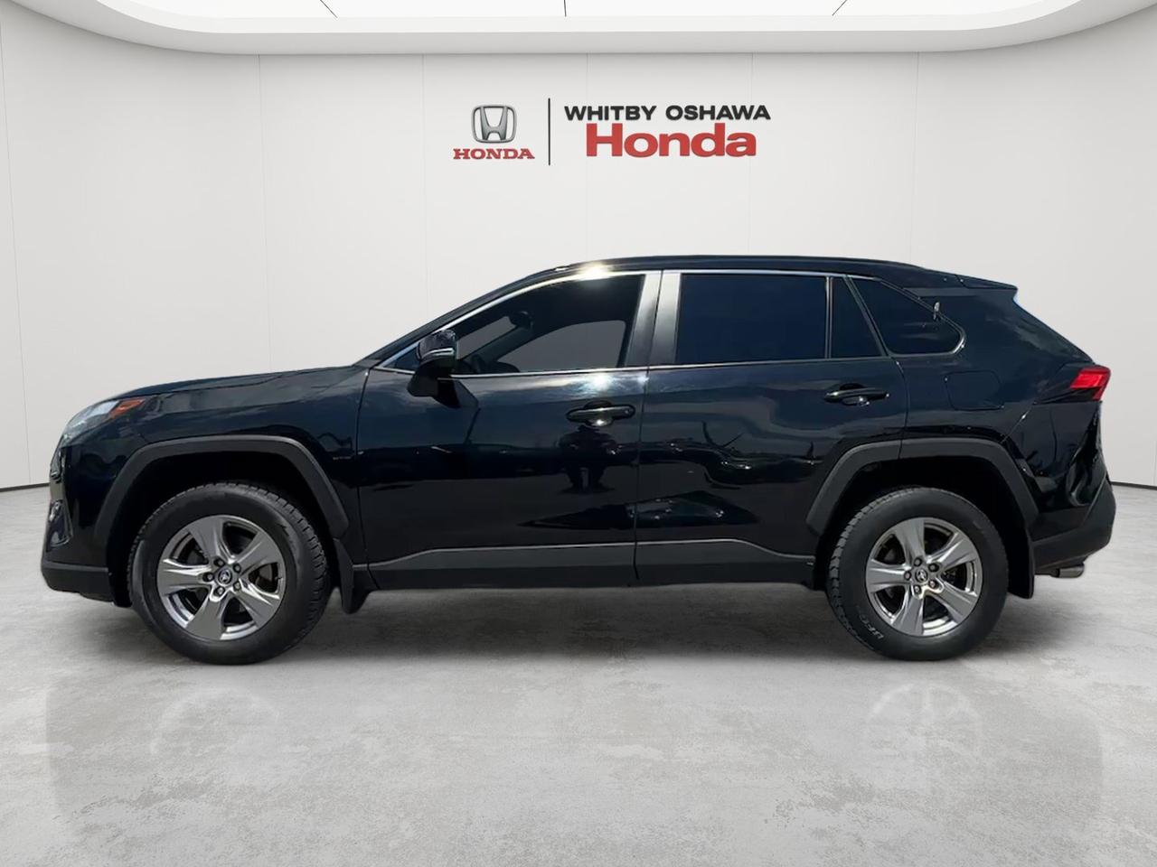 2022 Toyota RAV4 XLE AWD Photo2