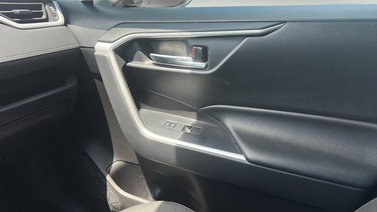2022 Toyota RAV4 XLE AWD Photo