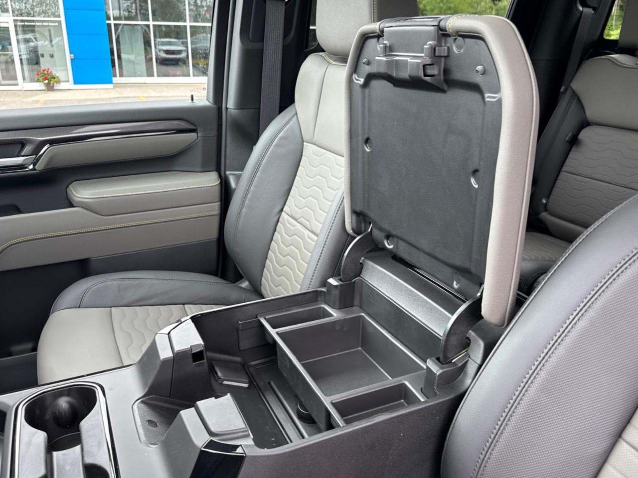 2026 Chevrolet SILVERADO 2500HD 4WD Crew Cab Standard Box ZR2 Photo