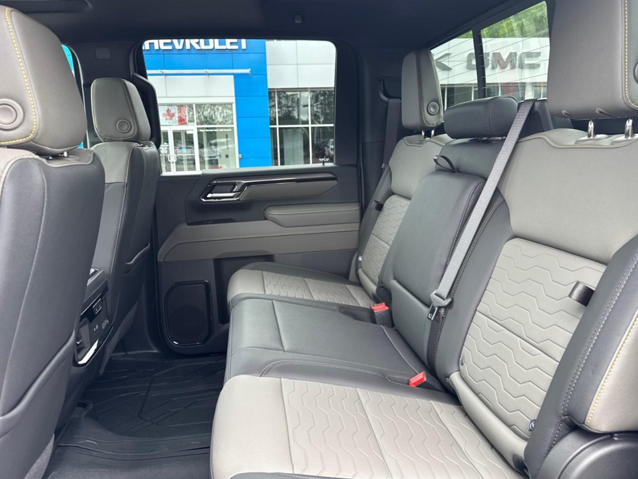2026 Chevrolet SILVERADO 2500HD 4WD Crew Cab Standard Box ZR2 Photo
