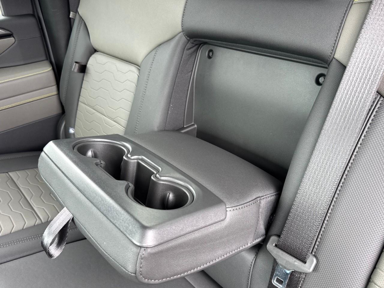 2026 Chevrolet SILVERADO 2500HD 4WD Crew Cab Standard Box ZR2 Photo