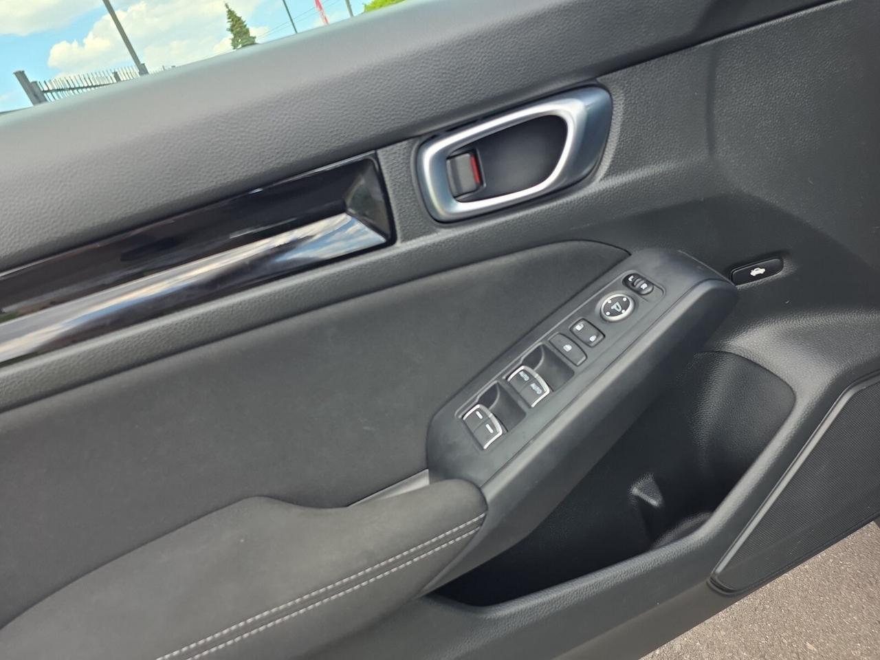 2022 Honda Civic EX / SUNROOF / CARPLAY / BLIND SPOT / LANE ASSIST Photo