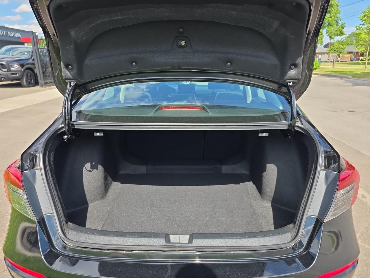 2022 Honda Civic EX / SUNROOF / CARPLAY / BLIND SPOT / LANE ASSIST Photo