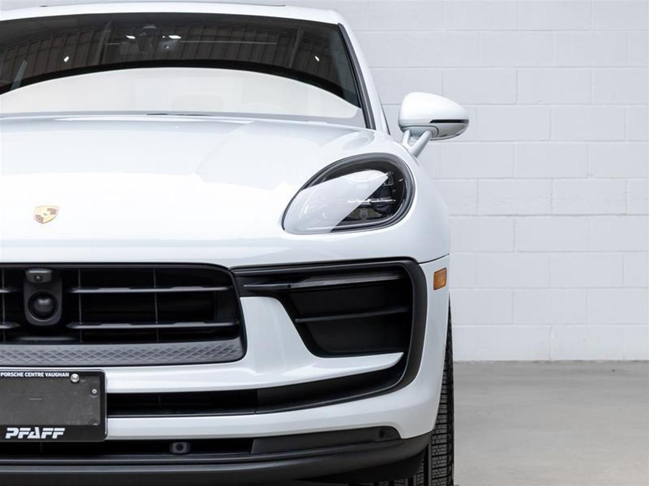 2025 Porsche Macan  Photo3