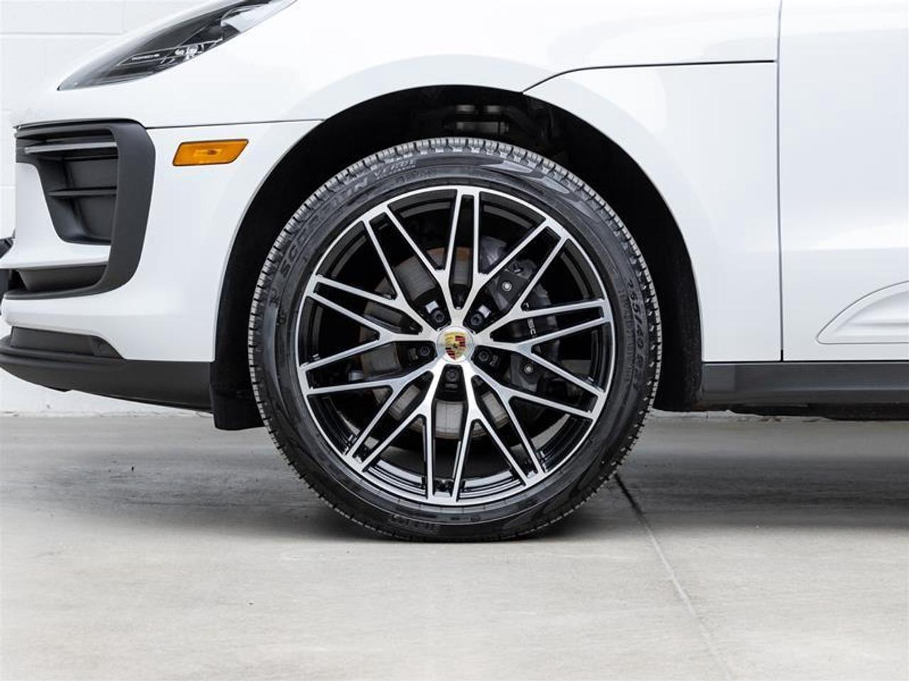 2025 Porsche Macan  Photo