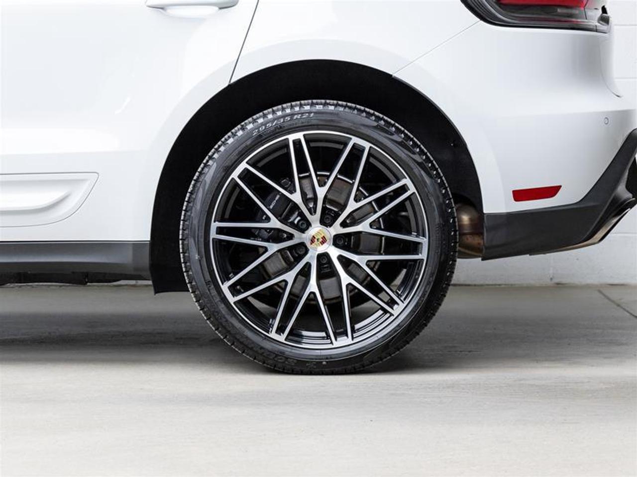 2025 Porsche Macan  Photo