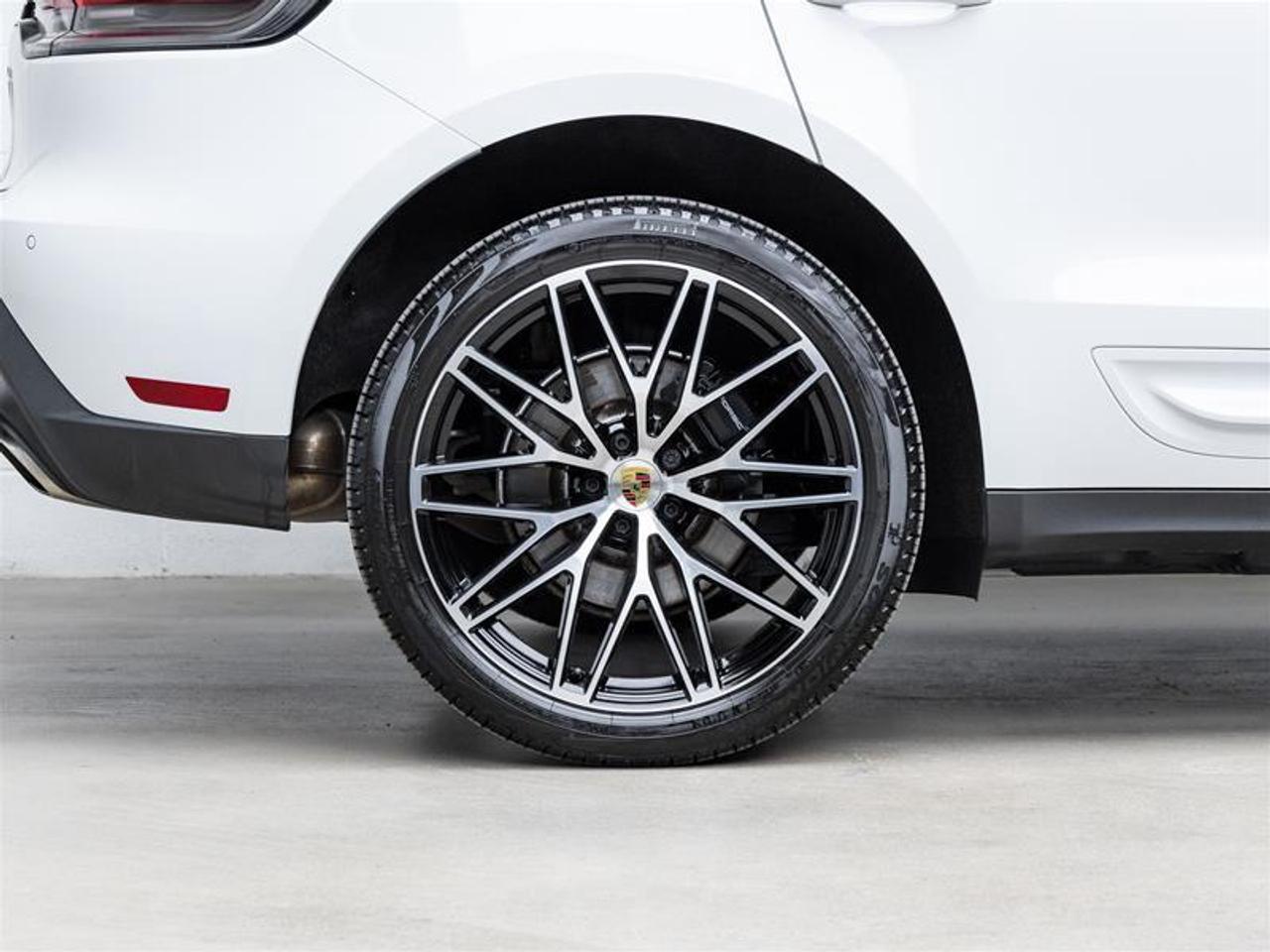 2025 Porsche Macan  Photo