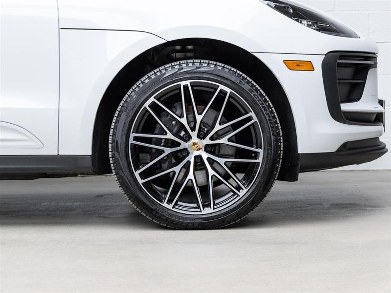 2025 Porsche Macan  Photo