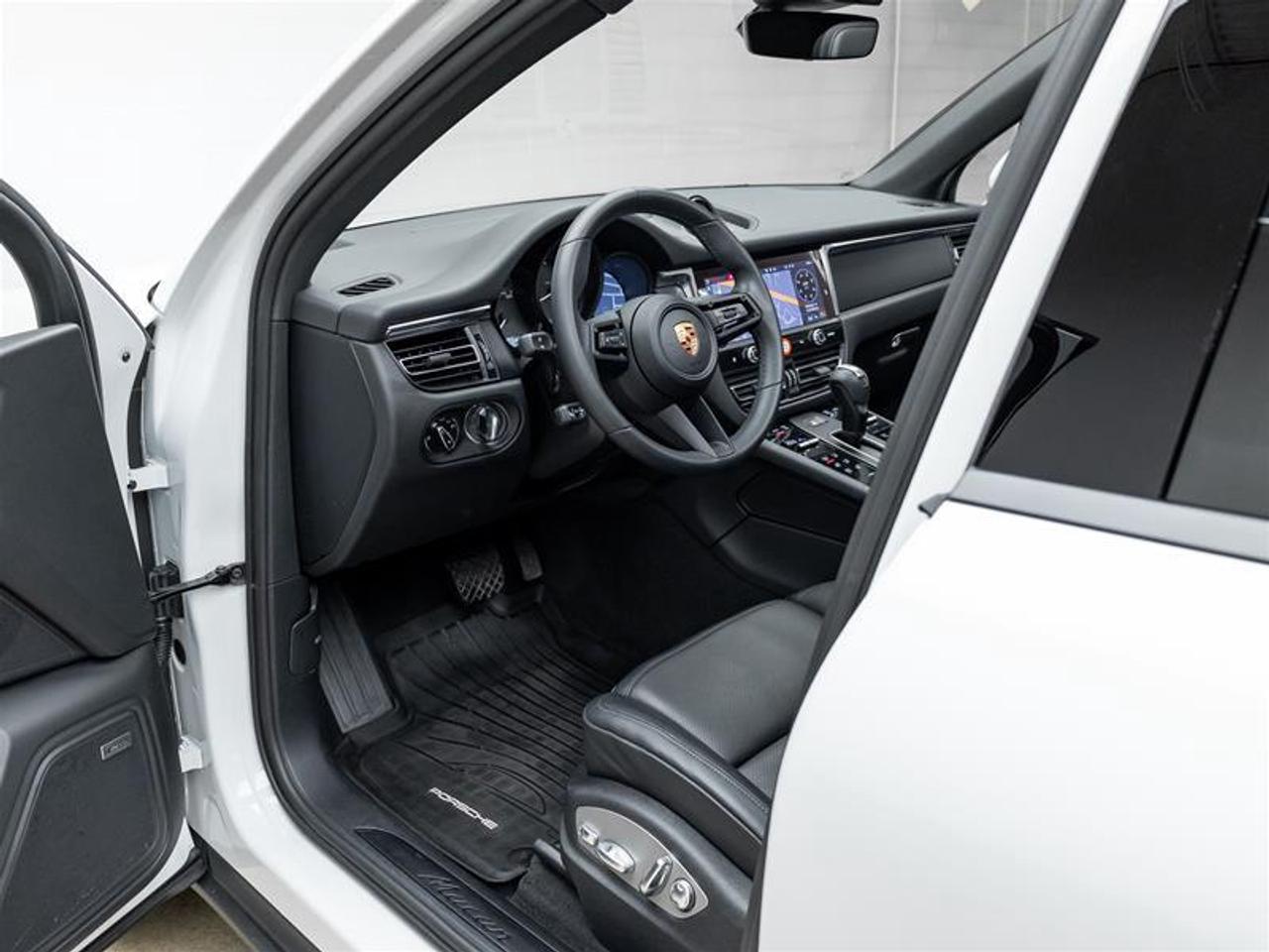 2025 Porsche Macan  Photo