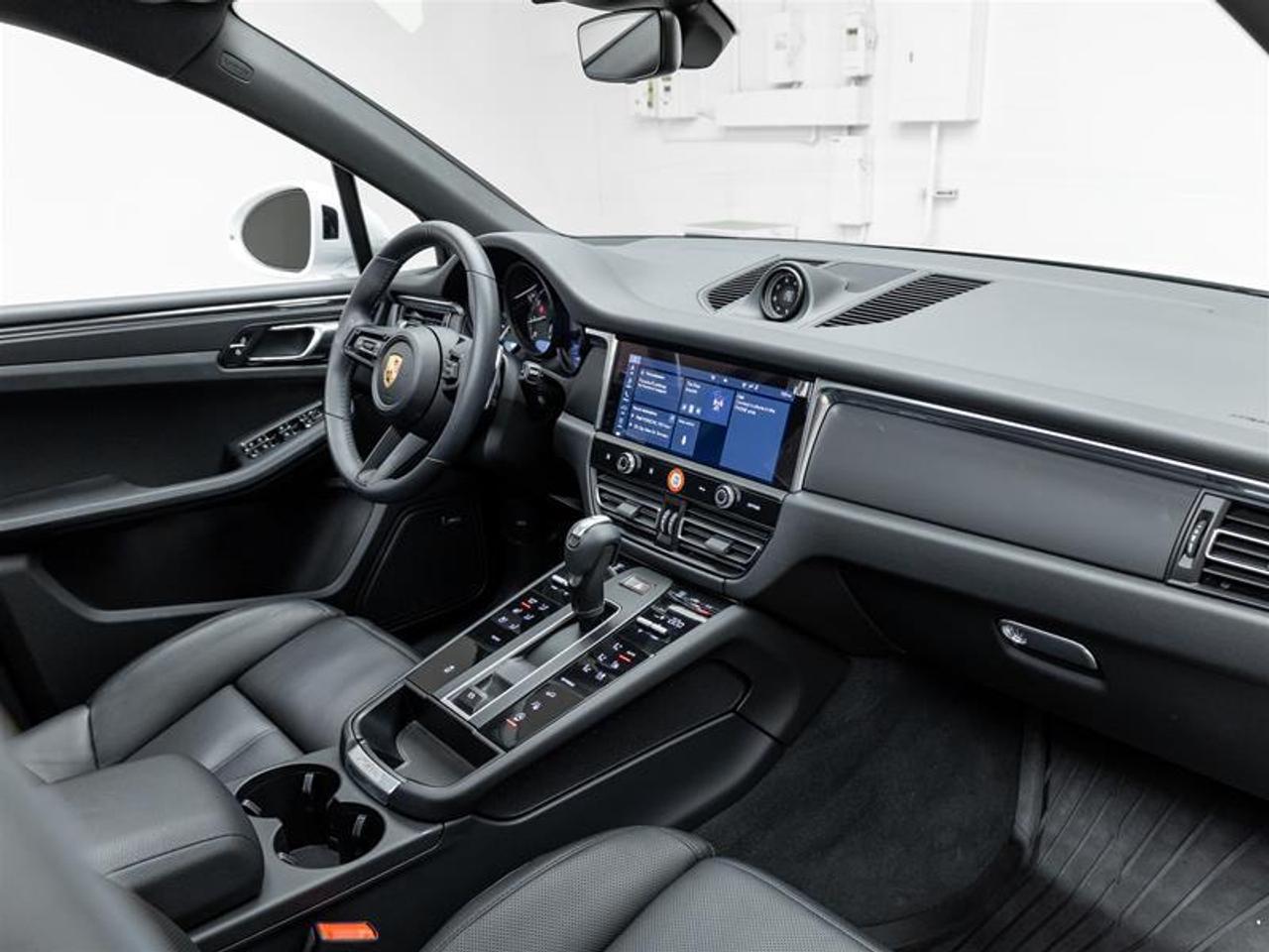 2025 Porsche Macan  Photo