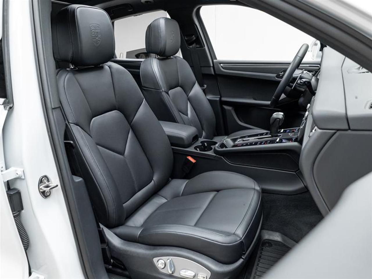 2025 Porsche Macan  Photo