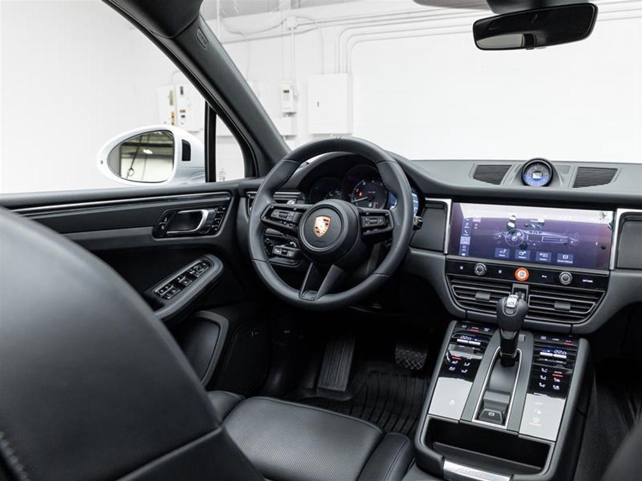 2025 Porsche Macan  Photo