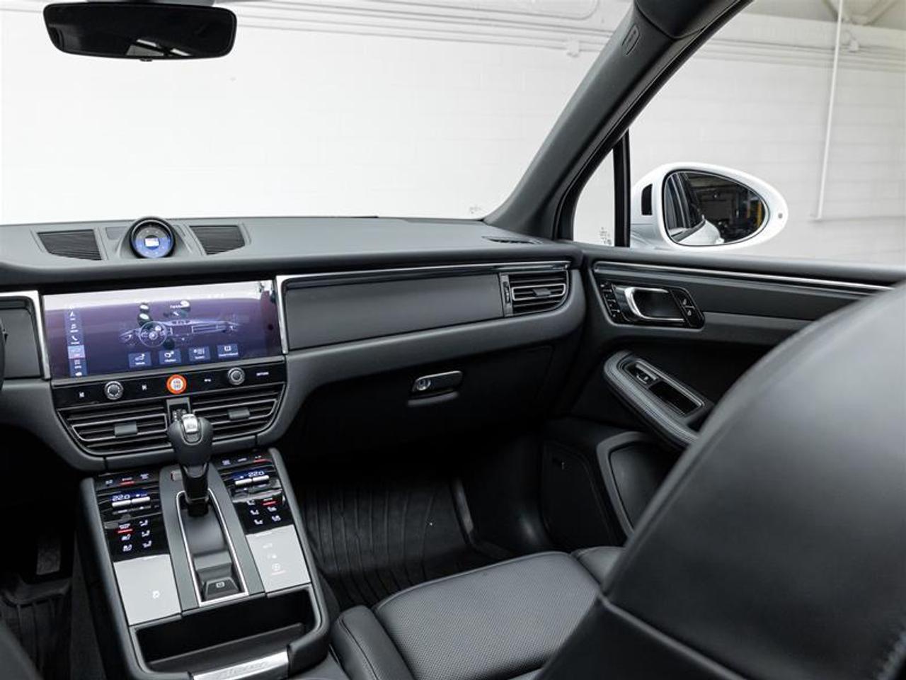 2025 Porsche Macan  Photo