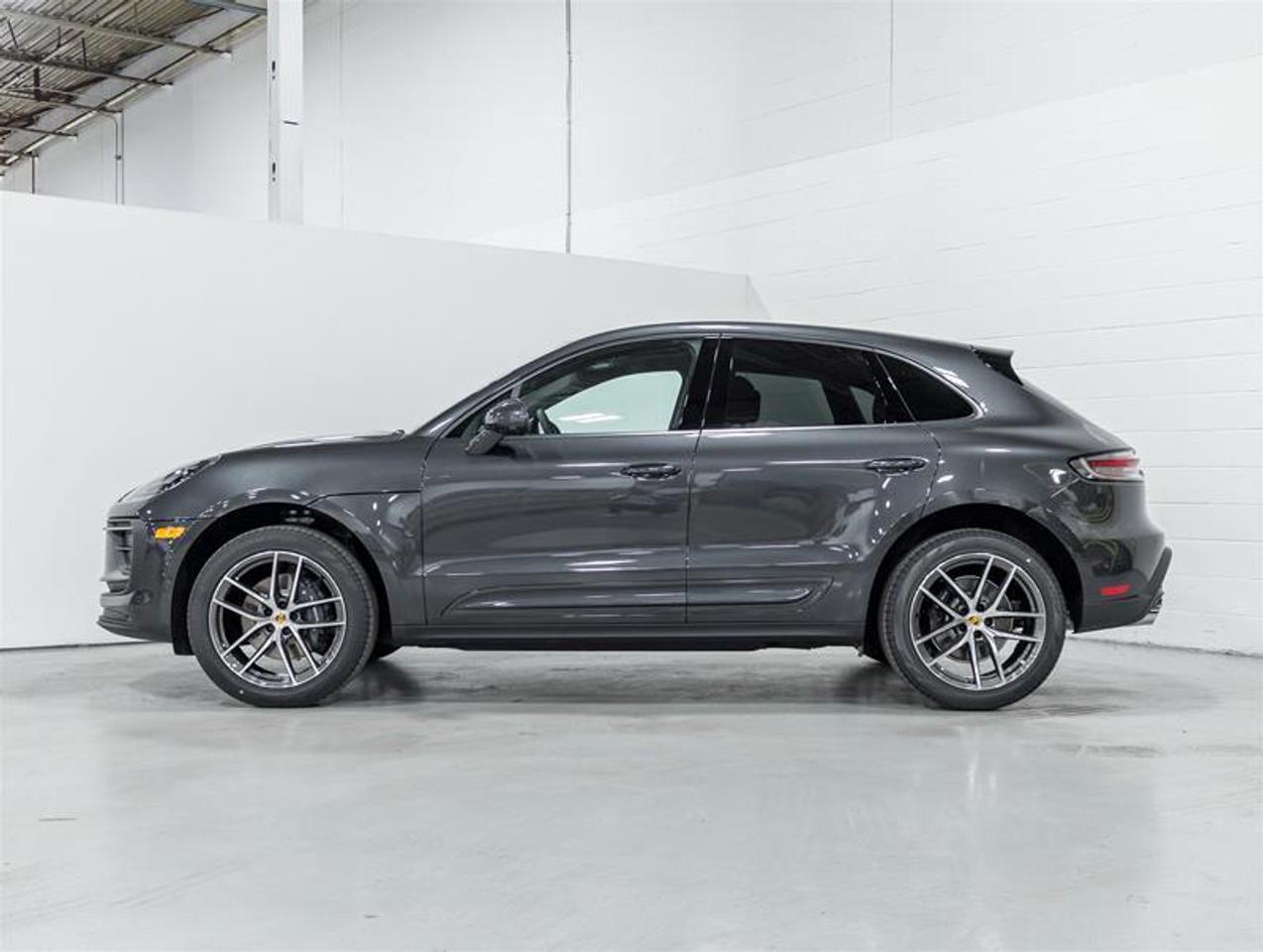 2026 Porsche Macan  Photo4