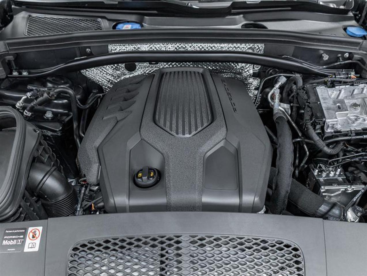 2026 Porsche Macan  Photo2