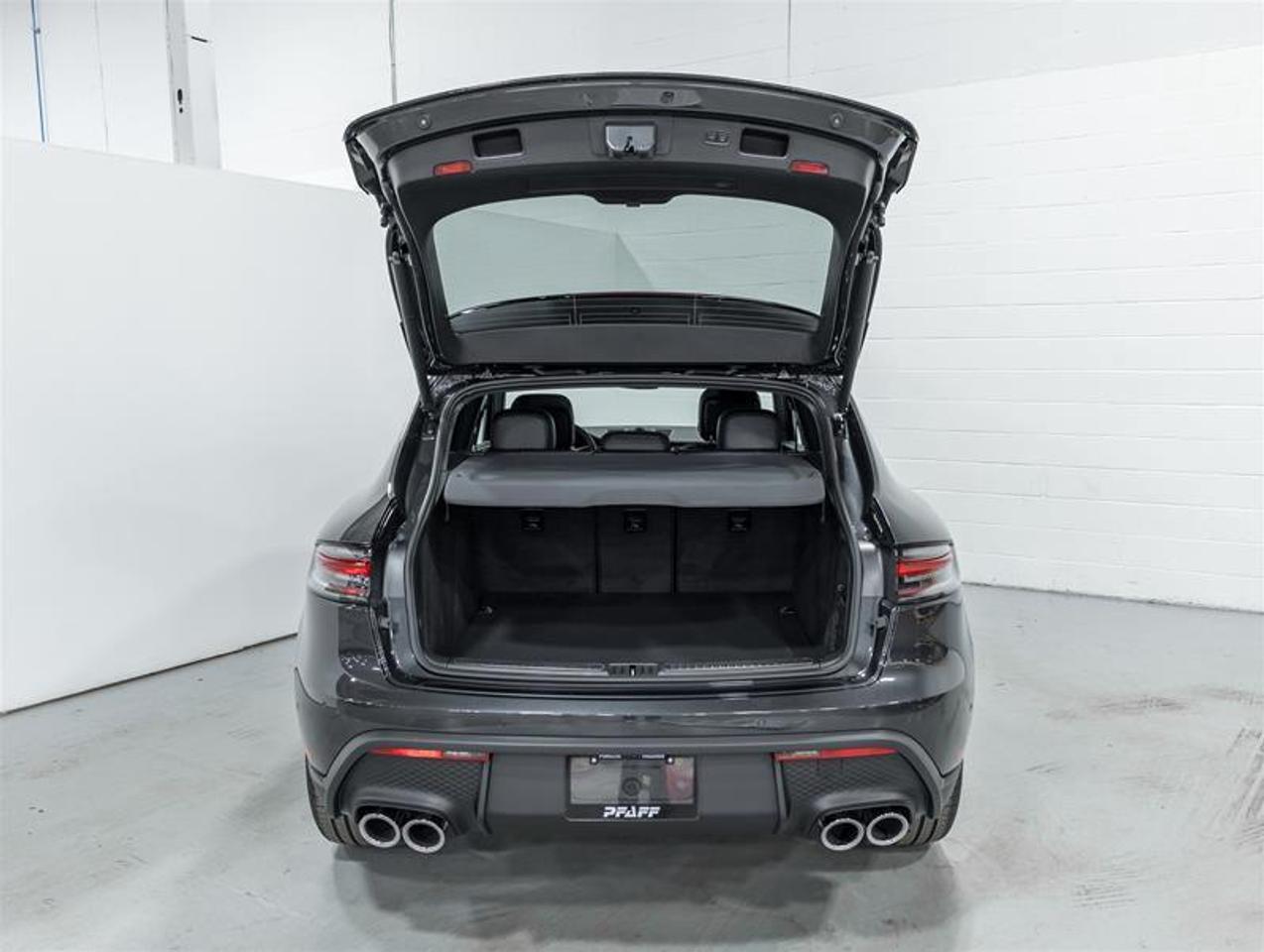 2026 Porsche Macan  Photo