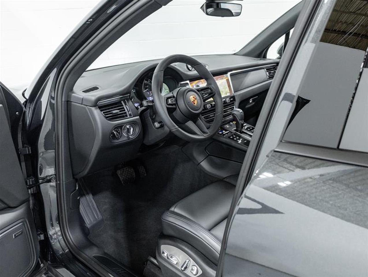2026 Porsche Macan  Photo