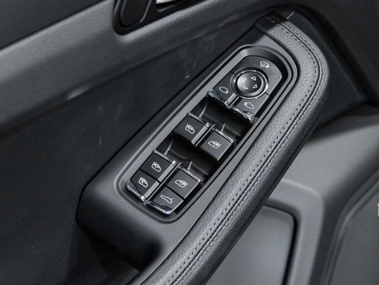 2026 Porsche Macan  Photo