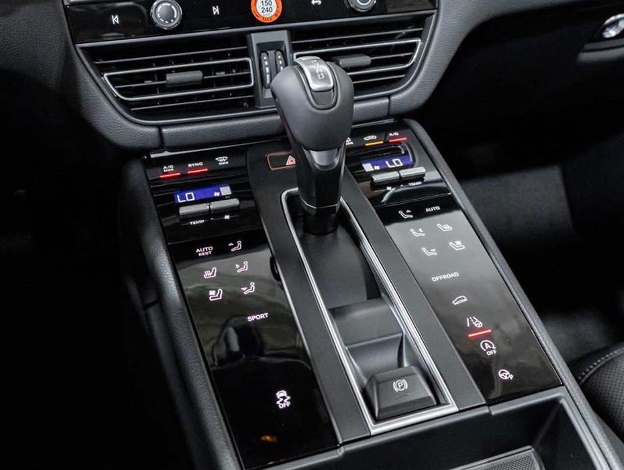 2026 Porsche Macan  Photo