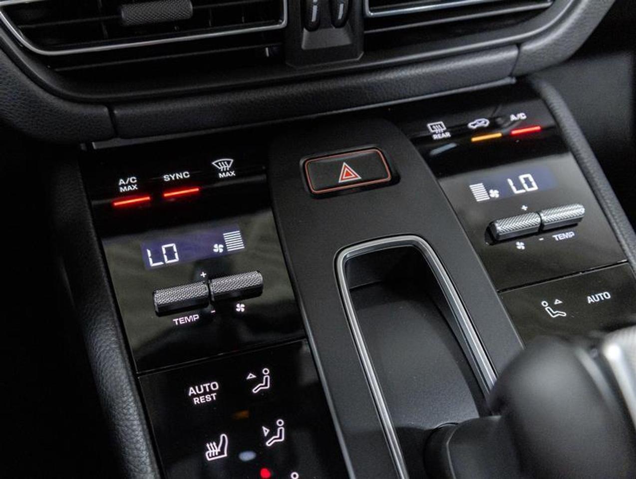 2026 Porsche Macan  Photo