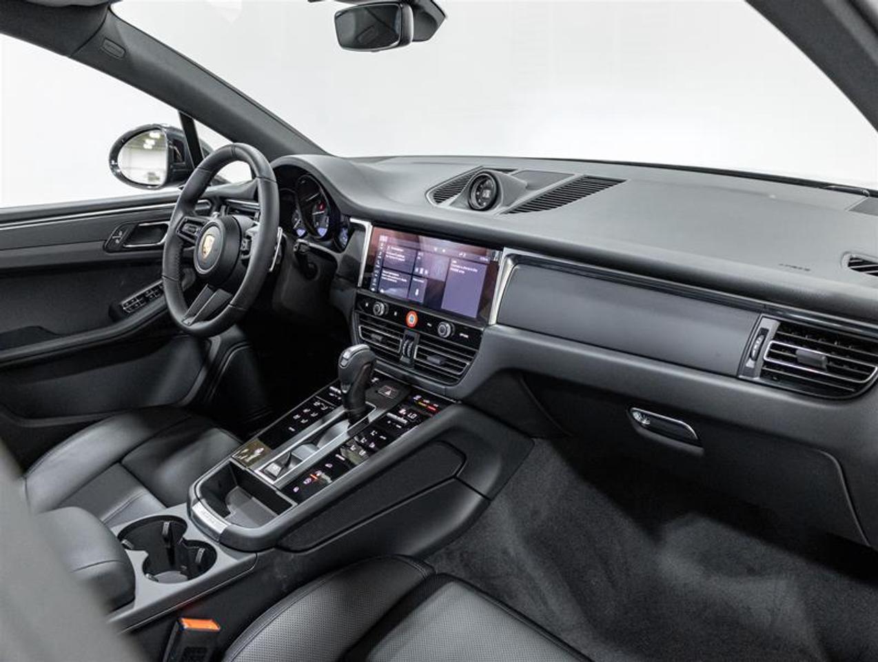 2026 Porsche Macan  Photo