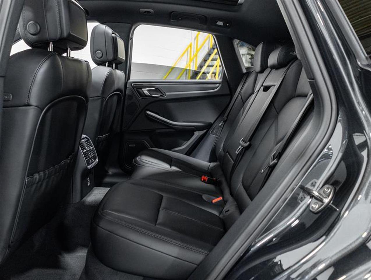 2026 Porsche Macan  Photo