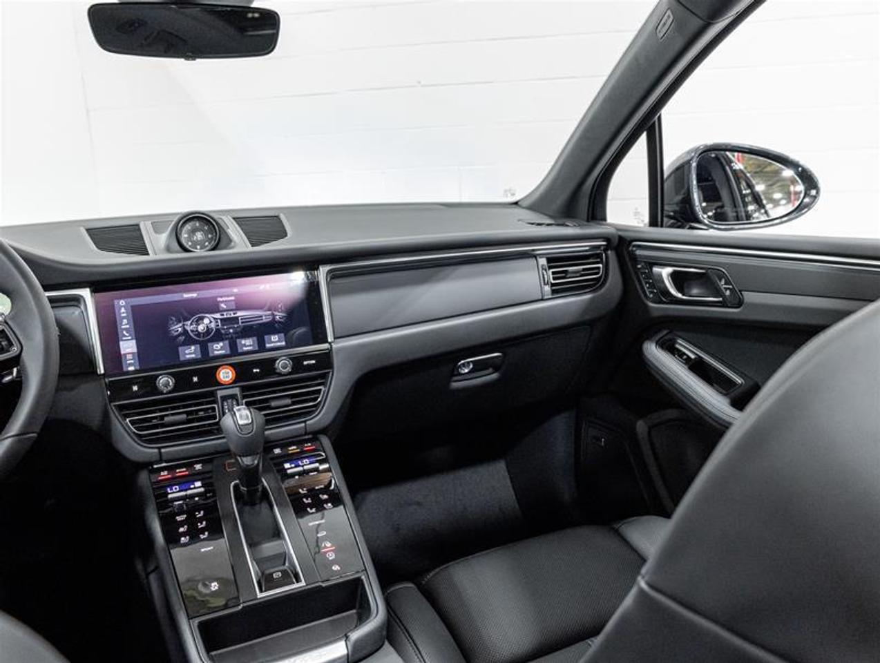 2026 Porsche Macan  Photo