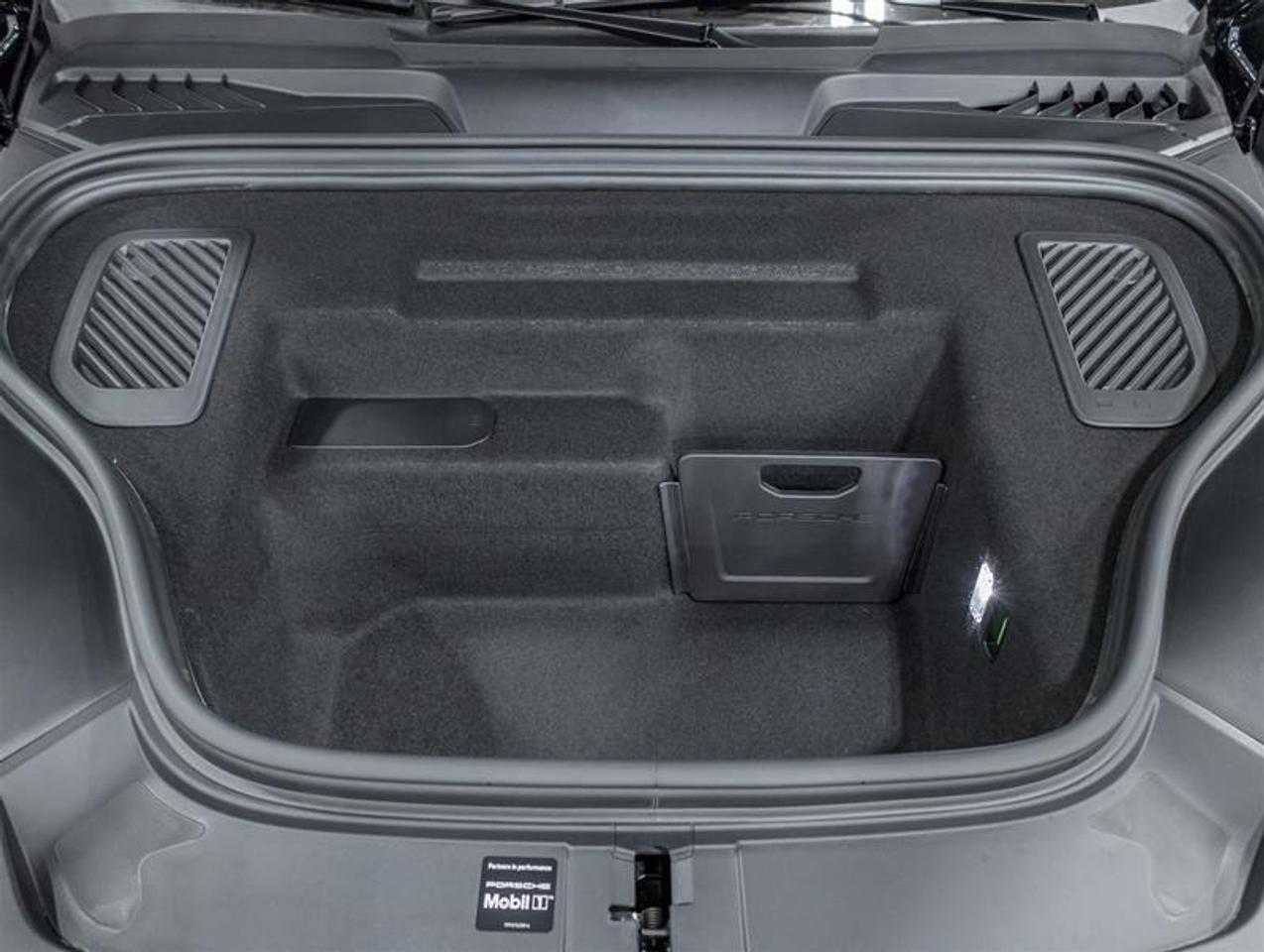 2026 Porsche Macan  Photo2