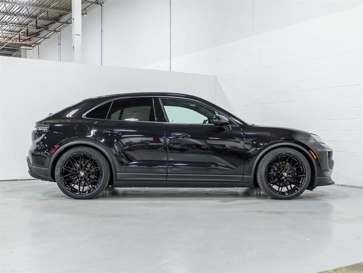 2026 Porsche Macan  Photo