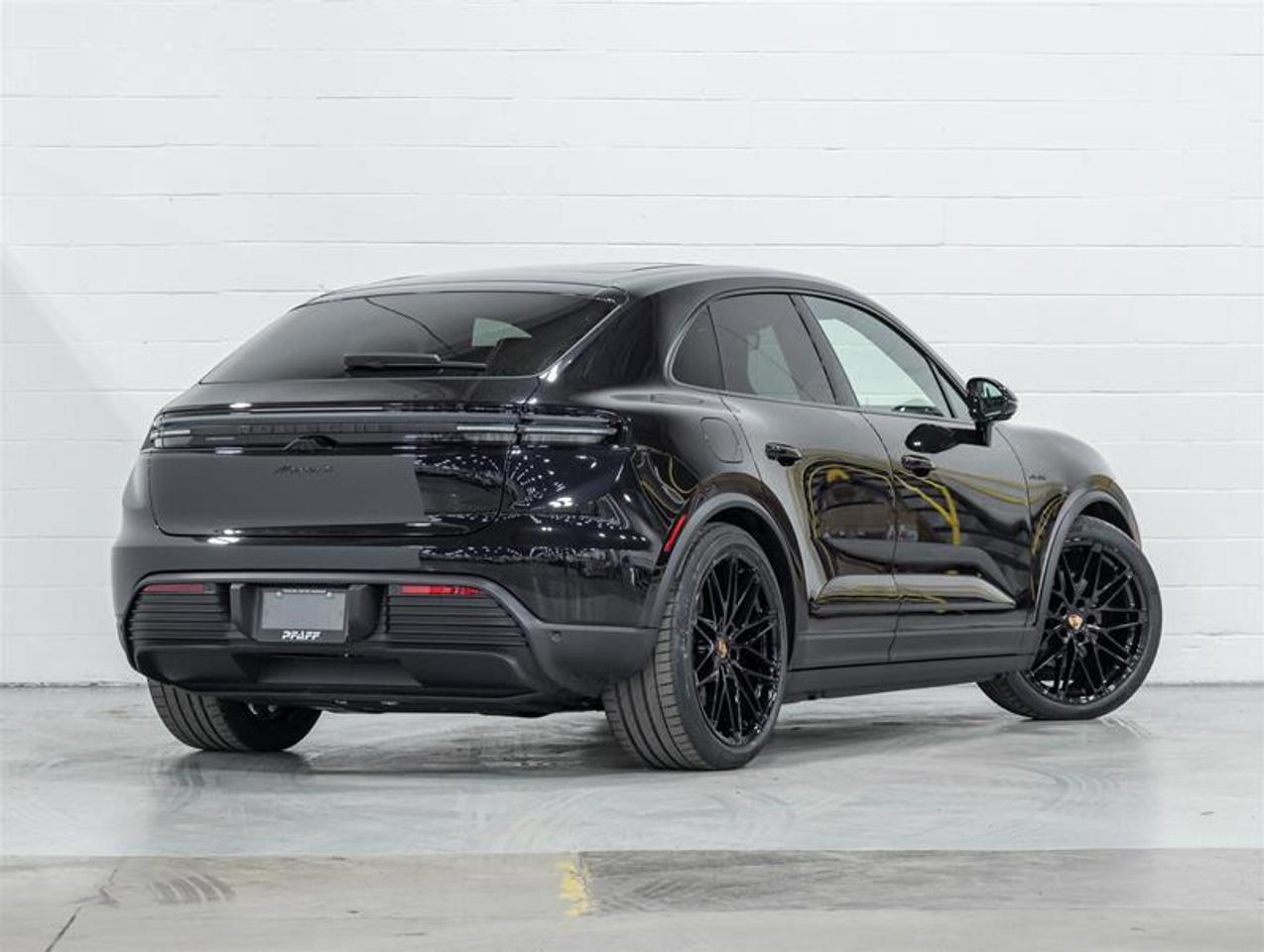 2026 Porsche Macan  Photo