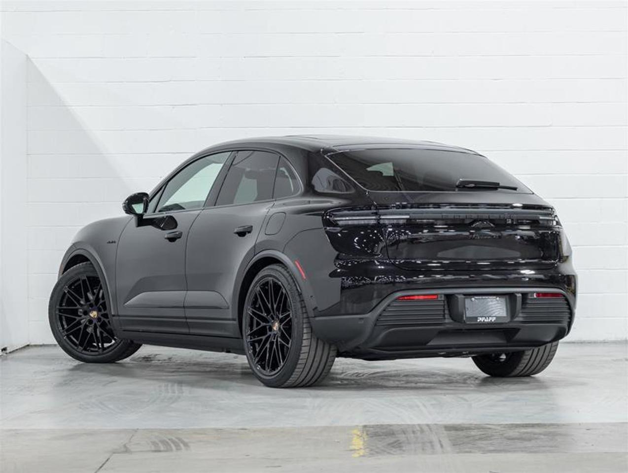 2026 Porsche Macan  Photo
